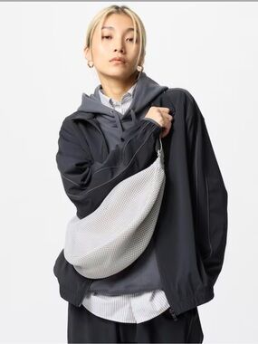 UNIQLO Round Shoulder Mesh Bag White | Large Adjustable Crossbody